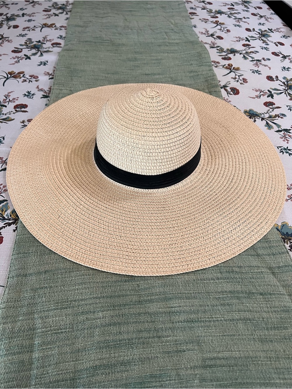 Classic Wide-Brim Straw Sun Hat with Black Band - Beige